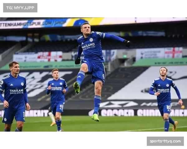 战术复盘：解析兰斯新帅如何用三中卫体系终结对里昂的五连败